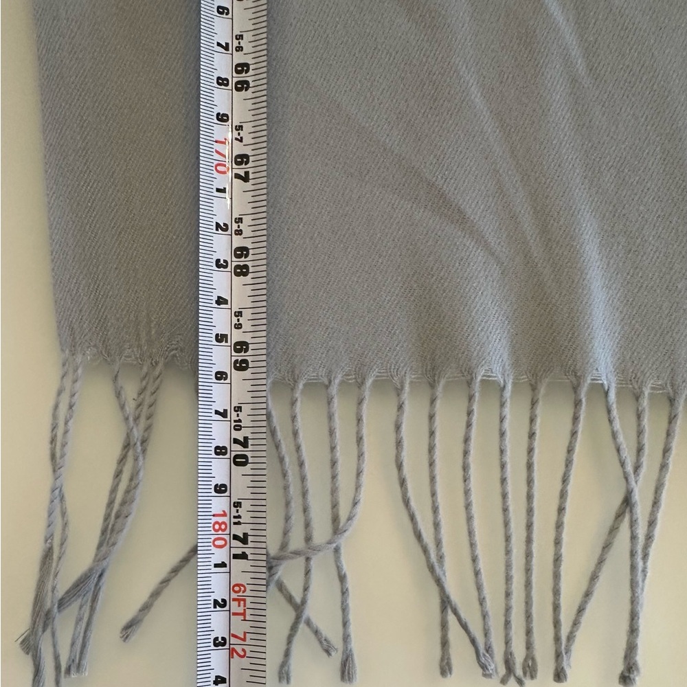 NWOT | Cashmere & Wool Blend Silver / Light Grey Scarf / Wrap / Shawl - Picture 10 of 10